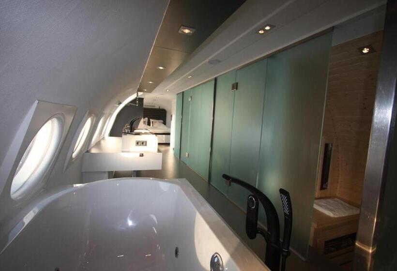 جناح ديلوكس, Vliegtuigsuite Teuge