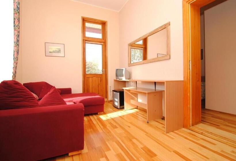 اتاق خانوادگی, Parko Vila