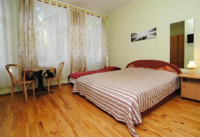 اتاق استاندارد سه نفره, Parko Vila