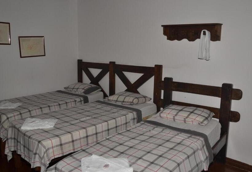غرفة قياسية ثلاثية, Pousada Gamarano