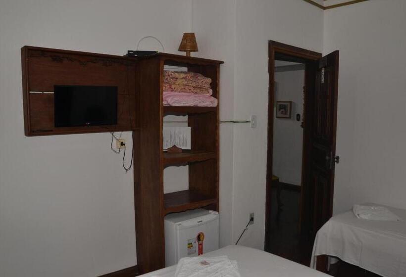 غرفة قياسية ثلاثية, Pousada Gamarano