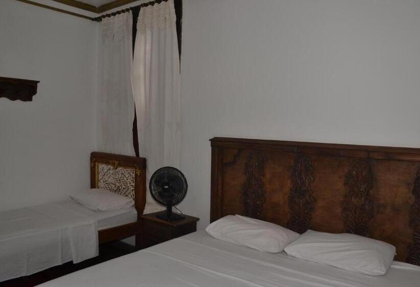 غرفة قياسية ثلاثية, Pousada Gamarano