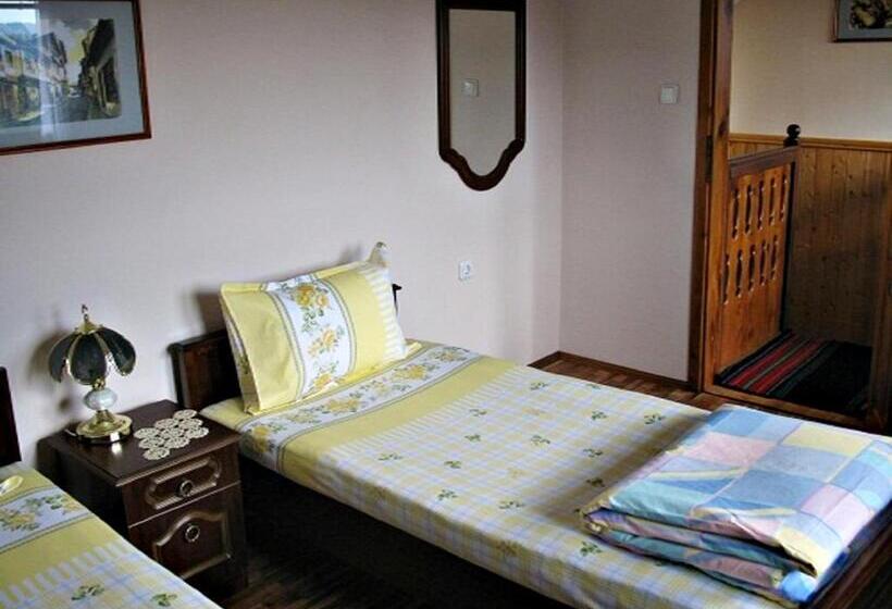 اتاق 4 خوابه, Trendy Inn