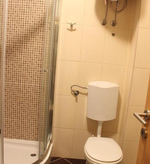 استودیوی استاندارد, Apartments And Rooms Max Well