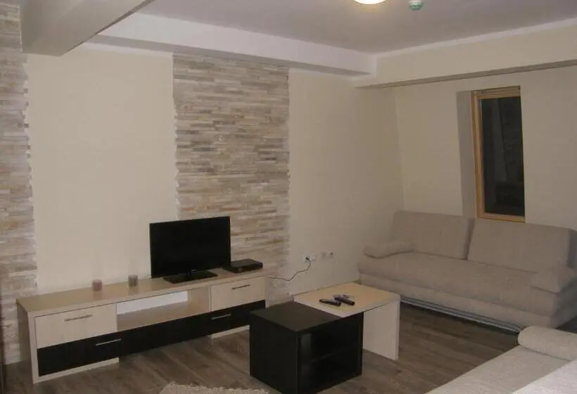 استودیوی استاندارد, Apartments And Rooms Max Well