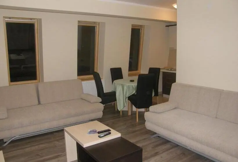 استودیوی استاندارد, Apartments And Rooms Max Well