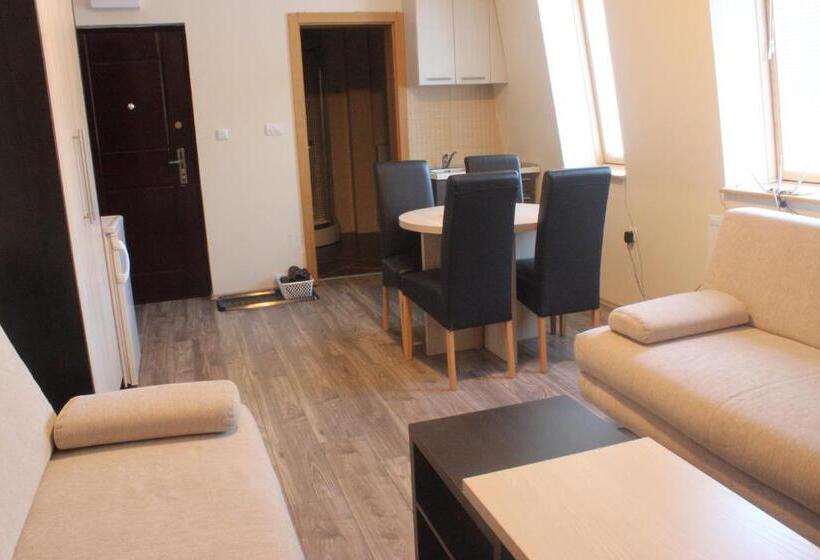 استودیوی استاندارد, Apartments And Rooms Max Well