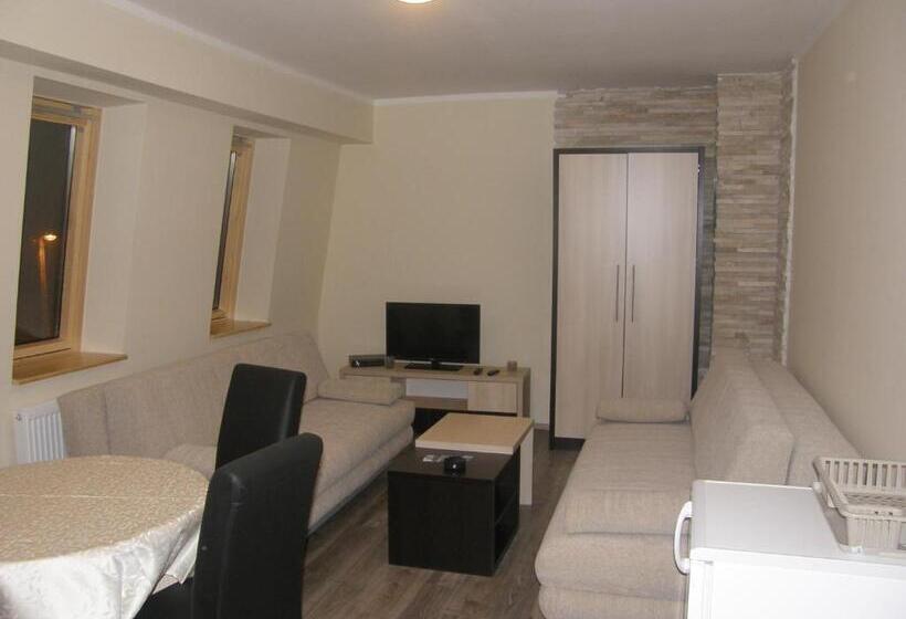 Escritório Estándar, Apartments And Rooms Max Well