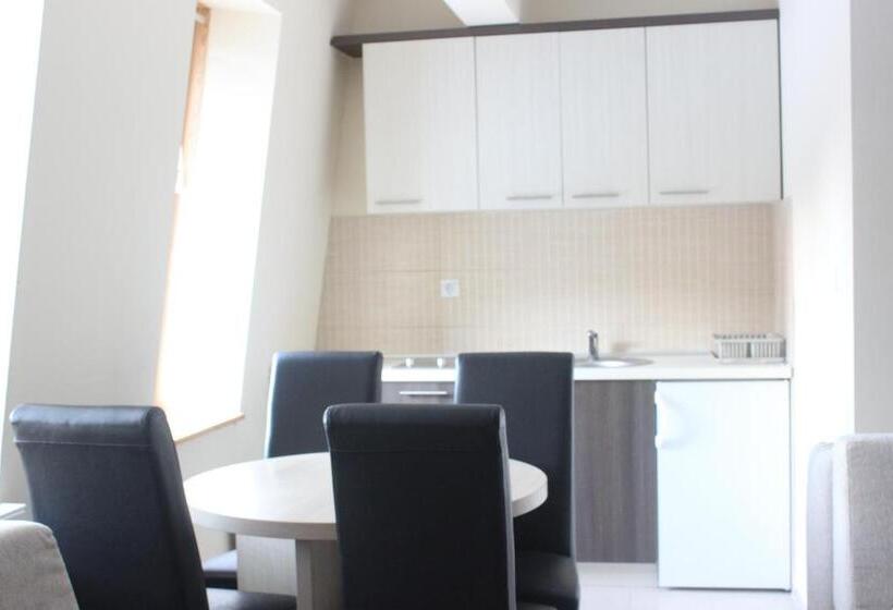 استودیوی استاندارد, Apartments And Rooms Max Well