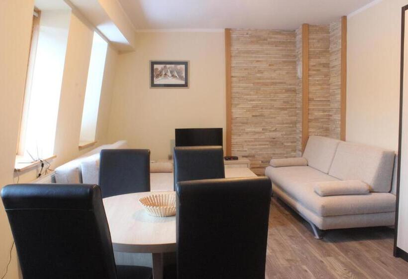 استودیوی استاندارد, Apartments And Rooms Max Well