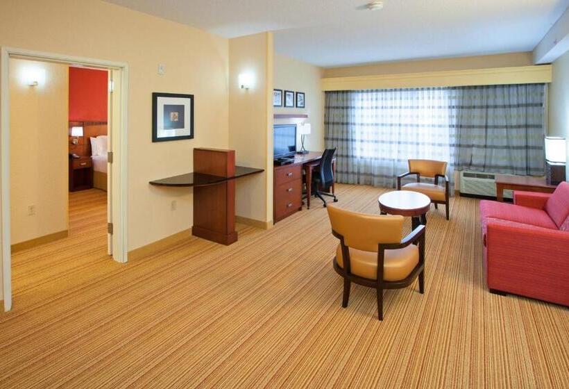 سوئیت با تخت بزرگ, Courtyard Louisville Northeast