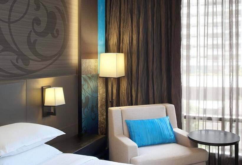 Quarto Deluxe, Four Points By Sheraton Bangkok Sukhumvit 15