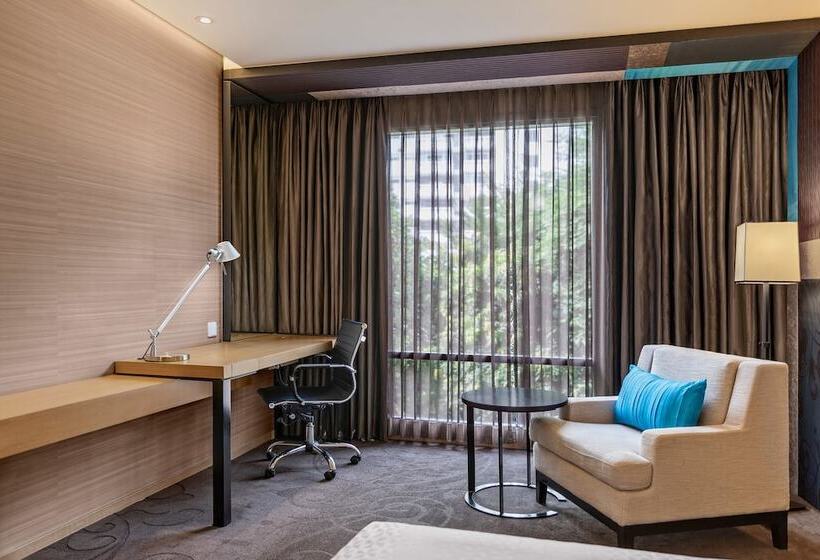 Quarto Deluxe, Four Points By Sheraton Bangkok Sukhumvit 15