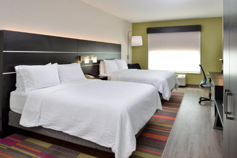 جناح, Holiday Inn Express Hotel & Suites Carthage, An Ihg