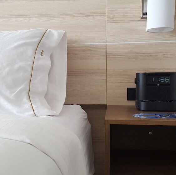 חדר סטנדרט, Holiday Inn Express Louisville Northeast, An Ihg