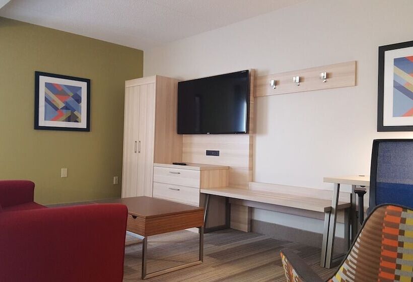 סוויטה, Holiday Inn Express Louisville Northeast, An Ihg