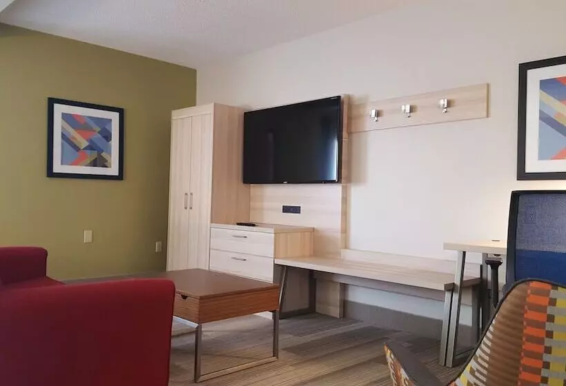 スイート, Holiday Inn Express Louisville Northeast, An Ihg