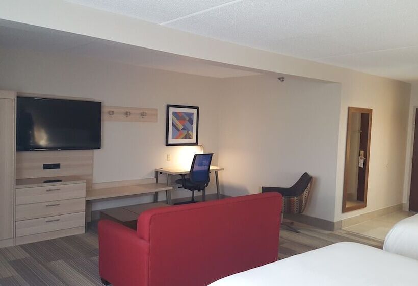 סוויטה, Holiday Inn Express Louisville Northeast, An Ihg