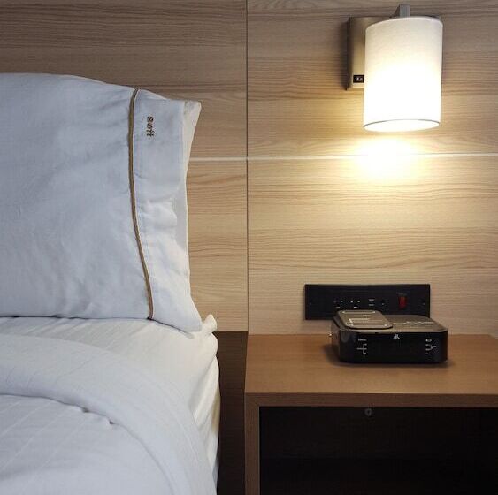 סוויטה, Holiday Inn Express Louisville Northeast, An Ihg