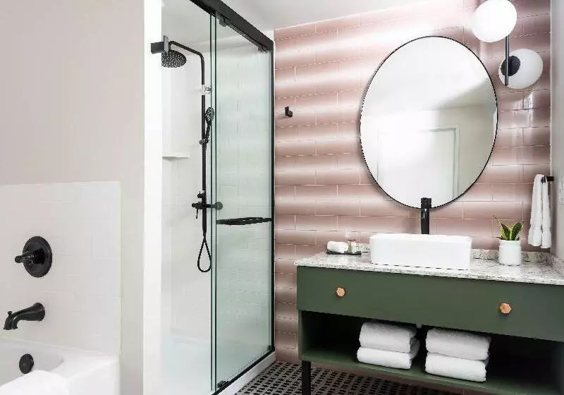 キングサイズベッドのエクゼクティブルーム, Holiday Inn Express St. Louis Central West End, An Ihg