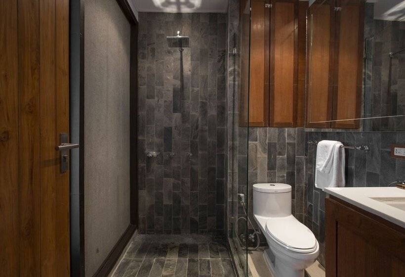 Quarto Triplo Estandar, Luxx Langsuan Hotel   Sha Plus