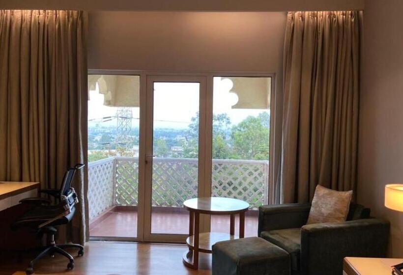 行政房间, Gateway Nashik