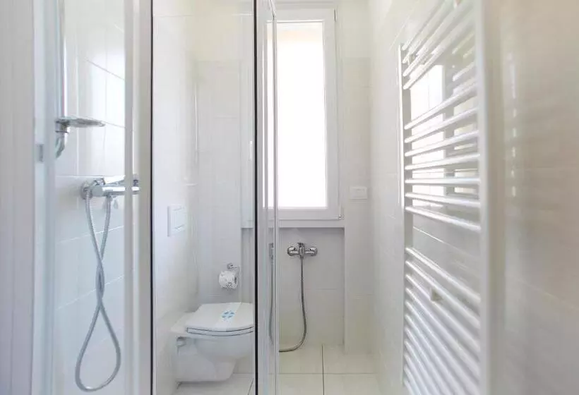 استودیوی سوپریور, Miriam Hotel & Residence