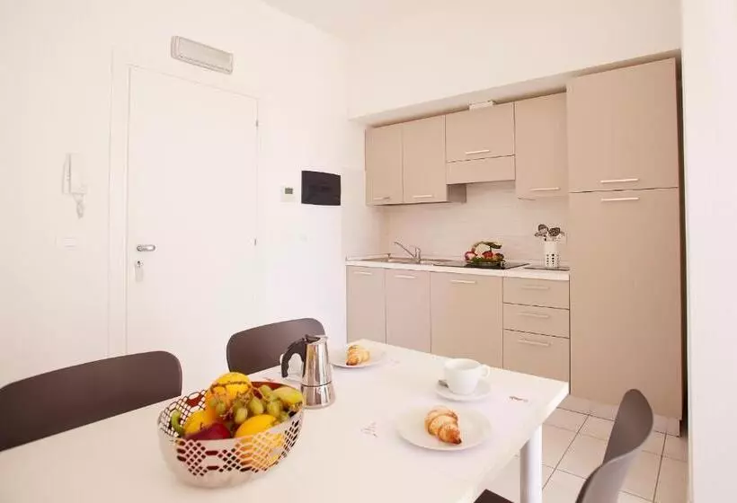 استودیوی سوپریور, Miriam Hotel & Residence