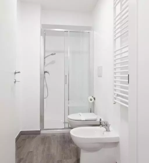استودیوی استاندارد, Miriam Hotel & Residence