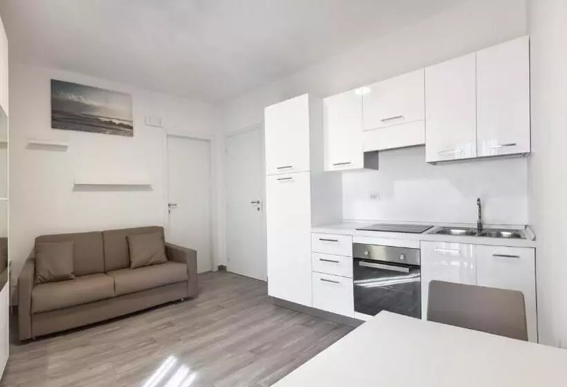 استودیوی استاندارد, Miriam Hotel & Residence