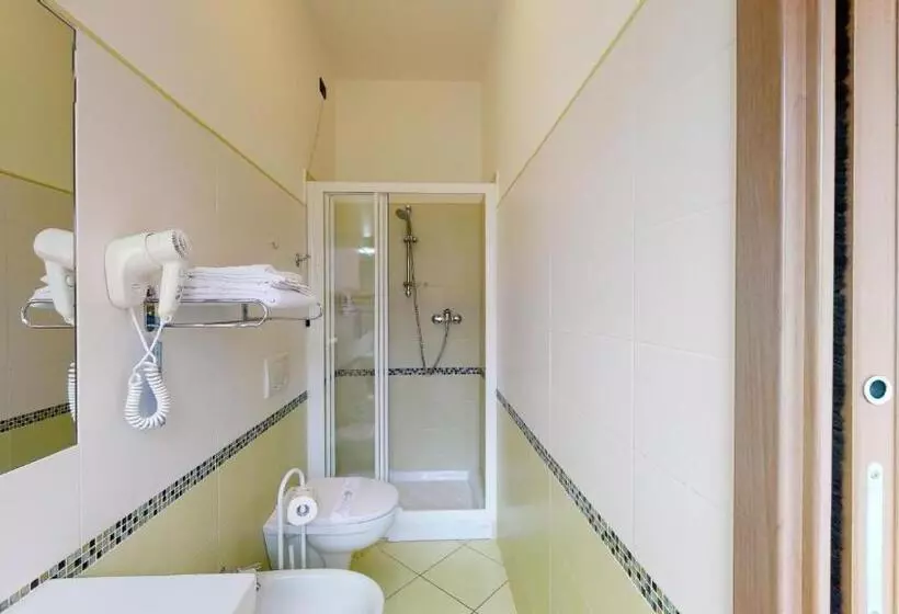 اتاق استاندارد یک نفره, Miriam Hotel & Residence