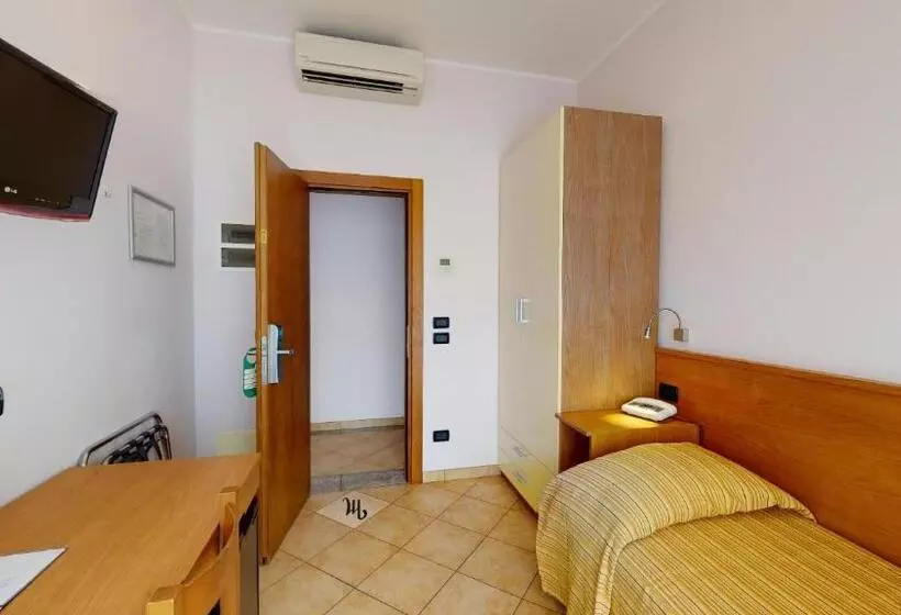 اتاق استاندارد یک نفره, Miriam Hotel & Residence