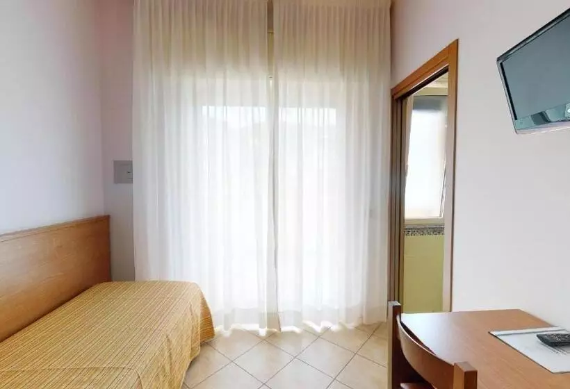 اتاق استاندارد یک نفره, Miriam Hotel & Residence