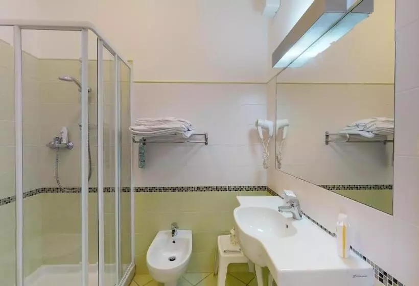 اتاق استاندارد چهار تخته, Miriam Hotel & Residence