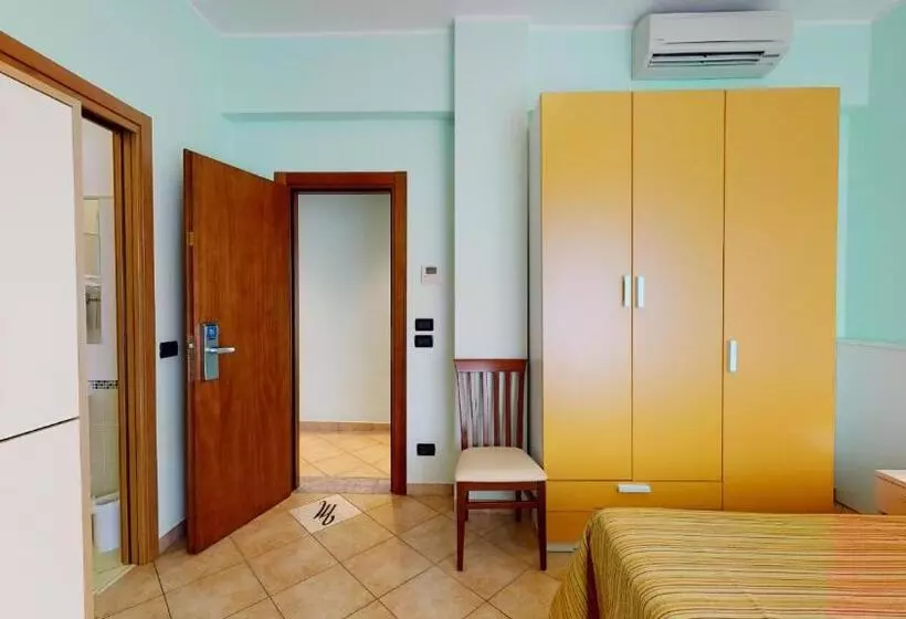 اتاق استاندارد چهار تخته, Miriam Hotel & Residence