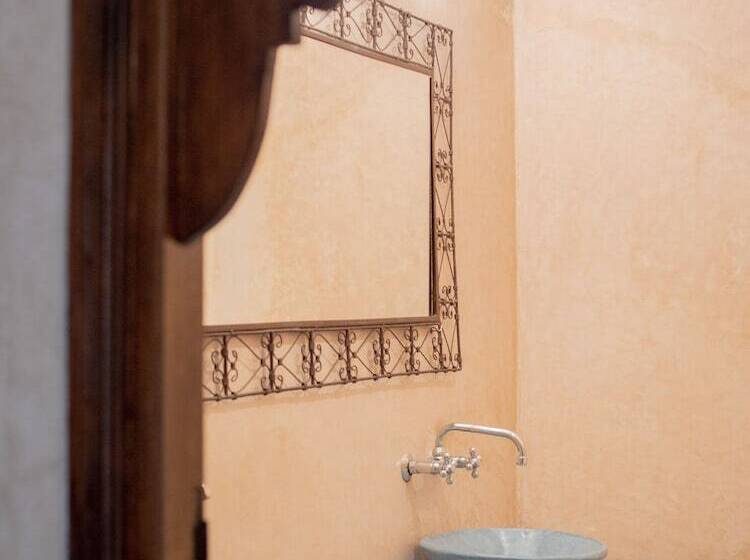 اتاق سوپریور, Monriad