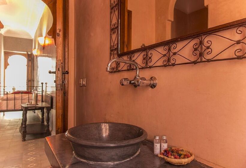 اتاق سوپریور, Monriad