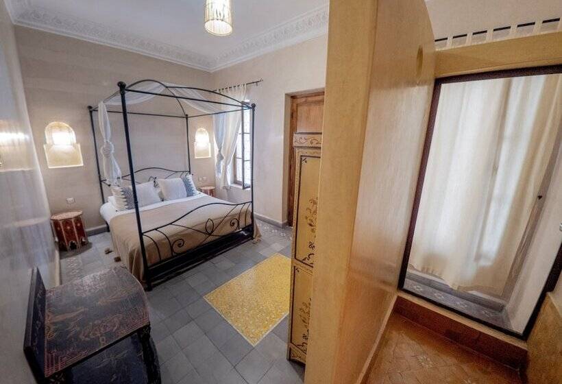 اتاق سوپریور, Monriad