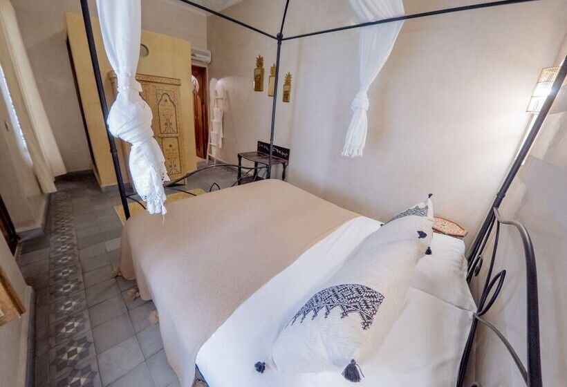 اتاق سوپریور, Monriad