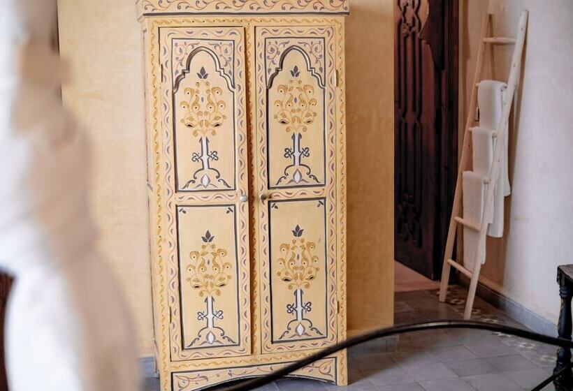 اتاق سوپریور, Monriad