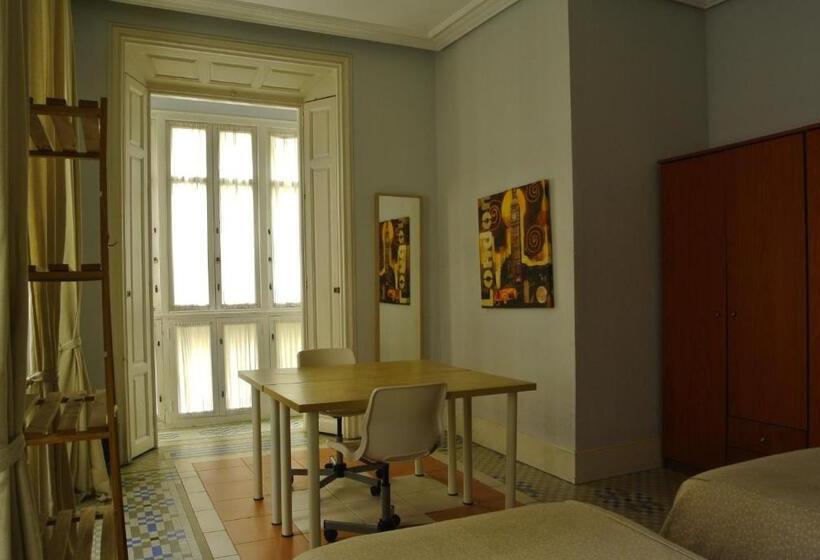 اتاق استاندارد با سرویس بهداشتی مشترک, Pensión Santa Paula