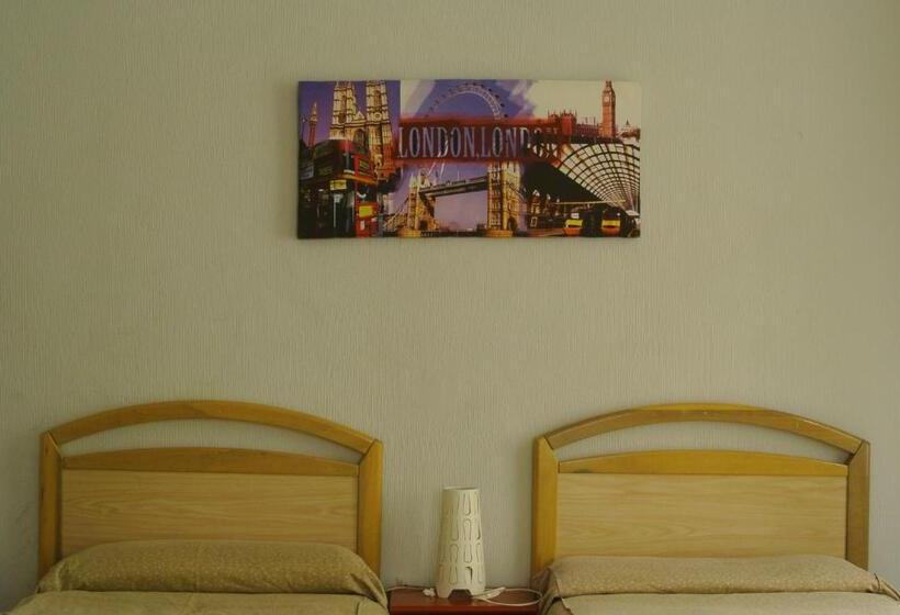 اتاق استاندارد با سرویس بهداشتی مشترک, Pensión Santa Paula