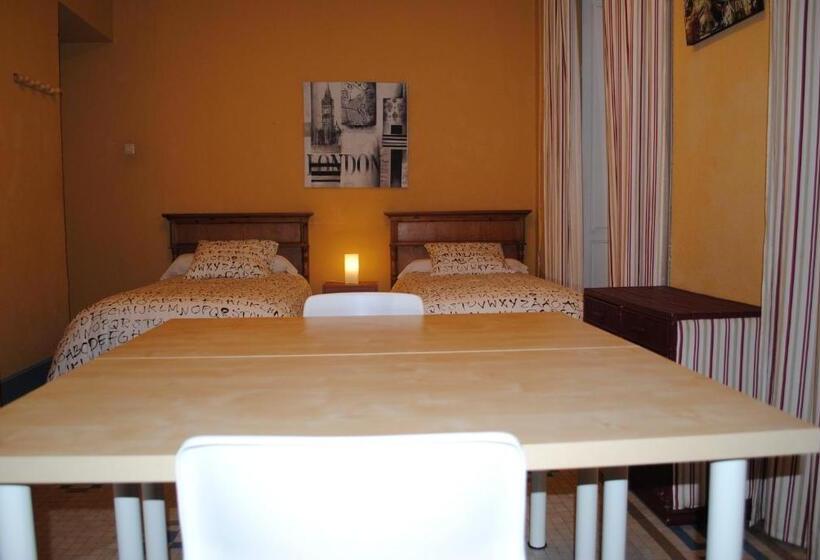 اتاق استاندارد با سرویس بهداشتی مشترک, Pensión Santa Paula