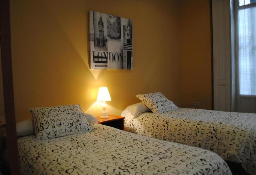 اتاق استاندارد با سرویس بهداشتی مشترک, Pensión Santa Paula