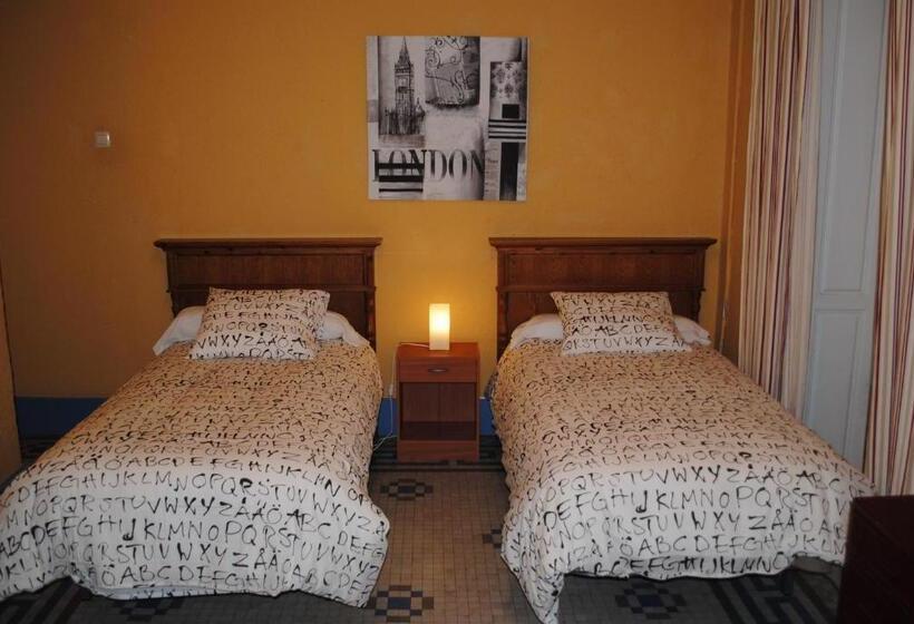 اتاق استاندارد با سرویس بهداشتی مشترک, Pensión Santa Paula