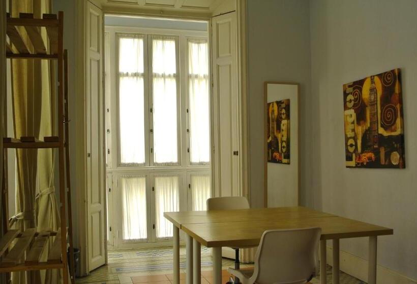 اتاق استاندارد با سرویس بهداشتی مشترک, Pensión Santa Paula