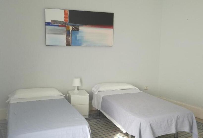 اتاق استاندارد با سرویس بهداشتی مشترک, Pensión Santa Paula