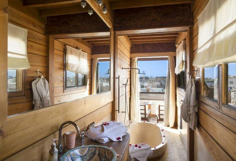 سوییت سوپریور, Riad Chbanate