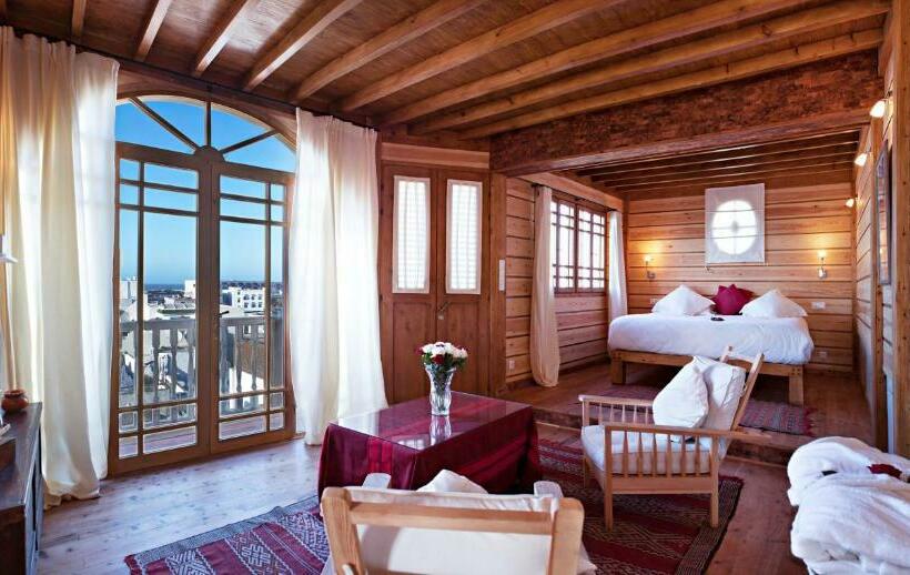 سوییت سوپریور, Riad Chbanate