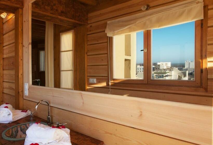 سوییت سوپریور, Riad Chbanate